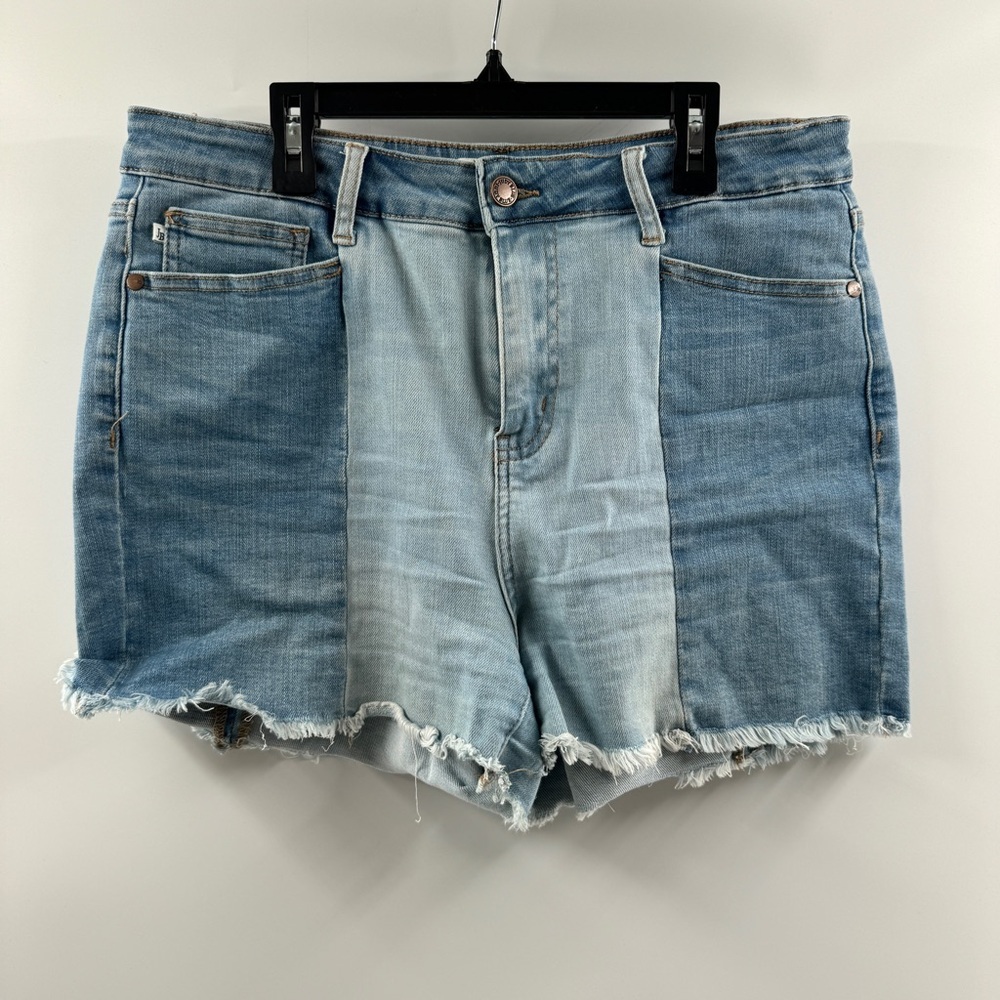 Judy Blue Two-Tone Denim Shorts Size XL